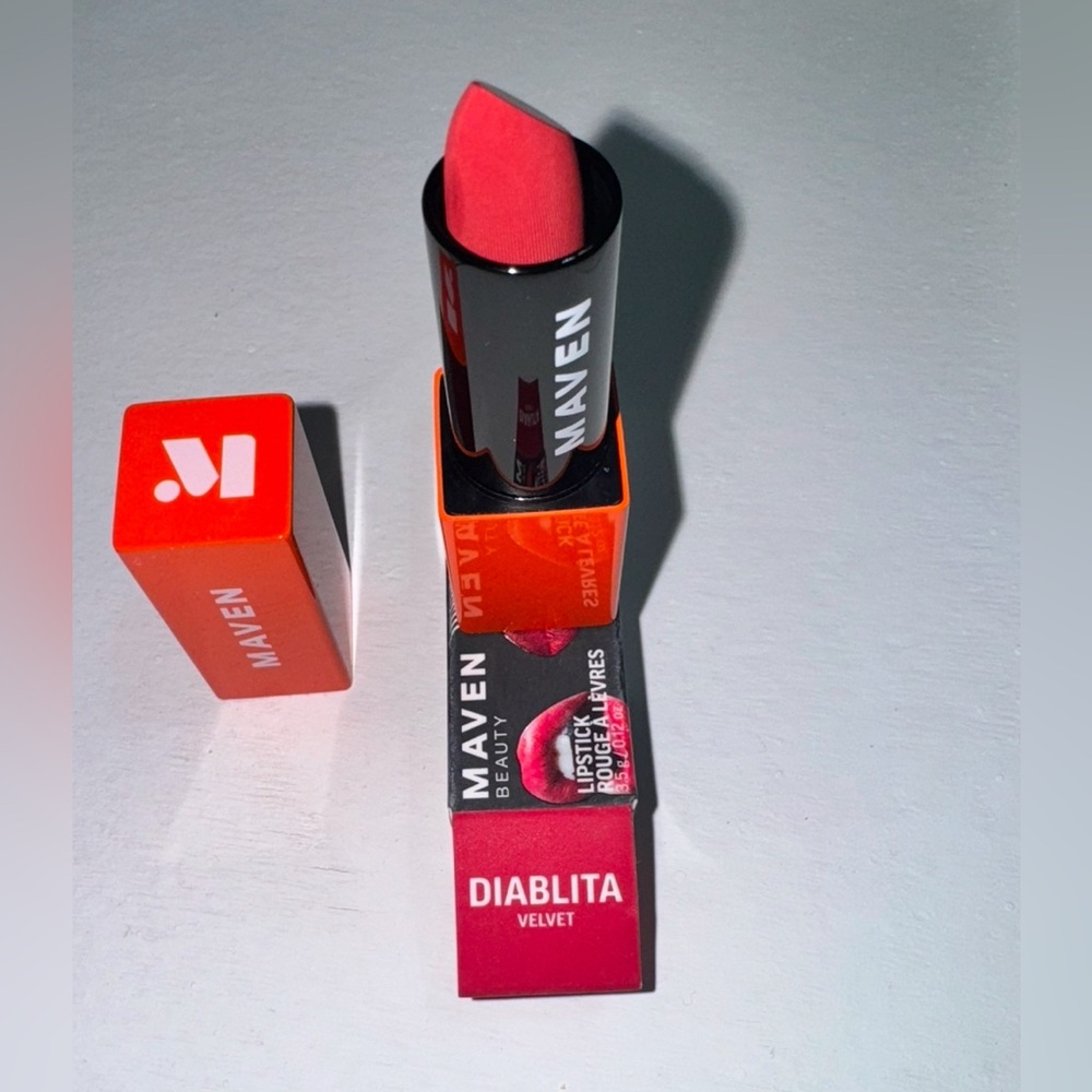 New Maven Beauty DIABLITA Lipstick Magnetic  Closure Lid Fashion Nova Color
